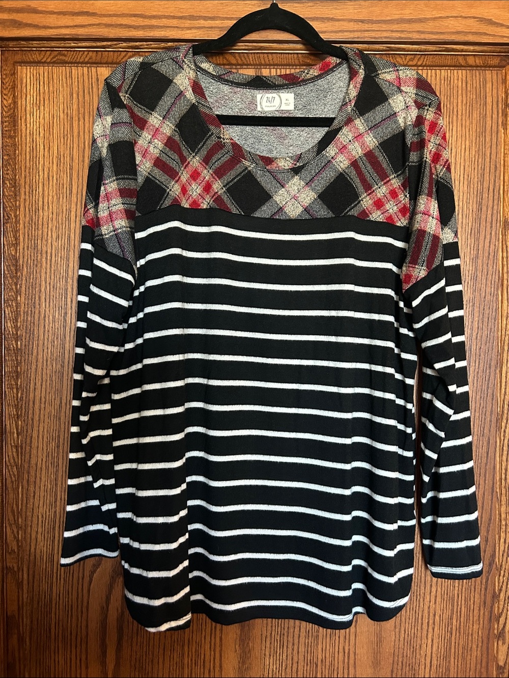 Vintage Havana Black & Red Mixed-Pattern Scoop Neck Sweater